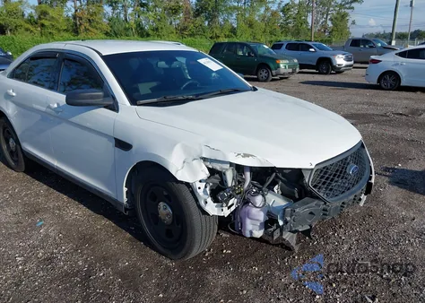 2015 Ford Police Interceptor z USA, uszkodzony, nr VIN 1FAHP2MK8FG105008